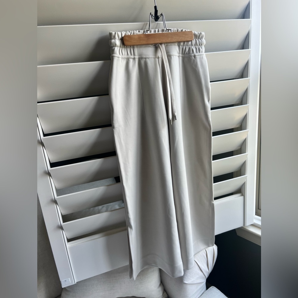 Lululemon Softstream Cream Capri Pants